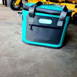 RTIC 30 Softpack Cooler Teal